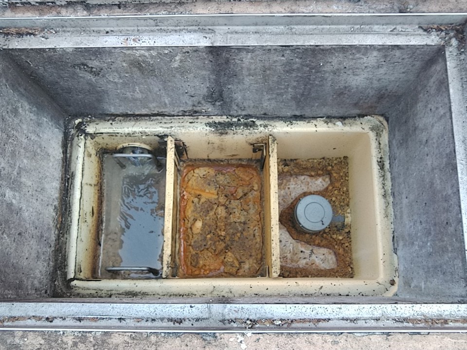 ｸﾞﾘｽﾄﾗｯﾌﾟ清掃01＿株式会社ビルカン